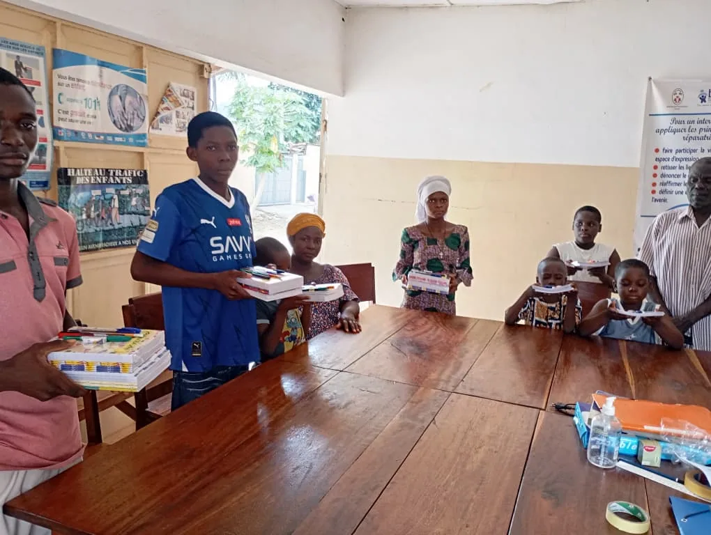 Distribution de kits scolaires à Atakpamé
